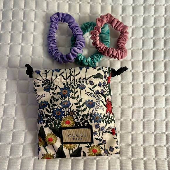 NWT Gucci Beauty Satin Scrunchie Set – 3-Pack w/ Floral Pouch - Picture 2 of 11